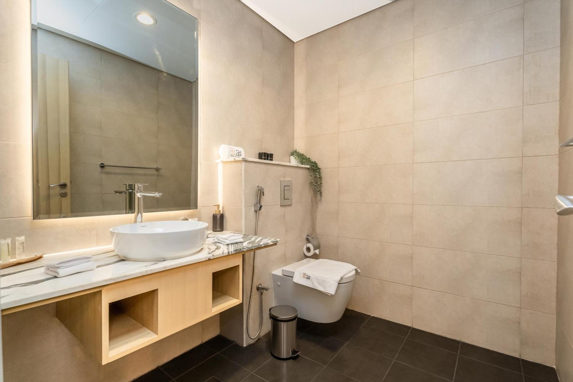 Luxury 2br Paramount Midtown Infinity Pool Business Bay * دبي